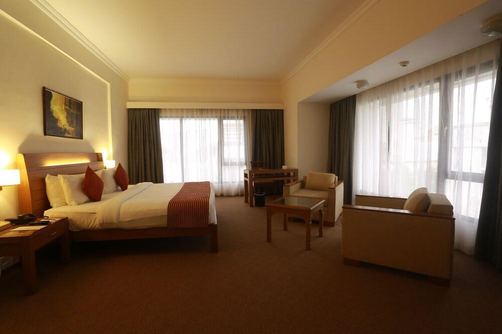 The Avenue Regent Hotel Kochi Buitenkant foto