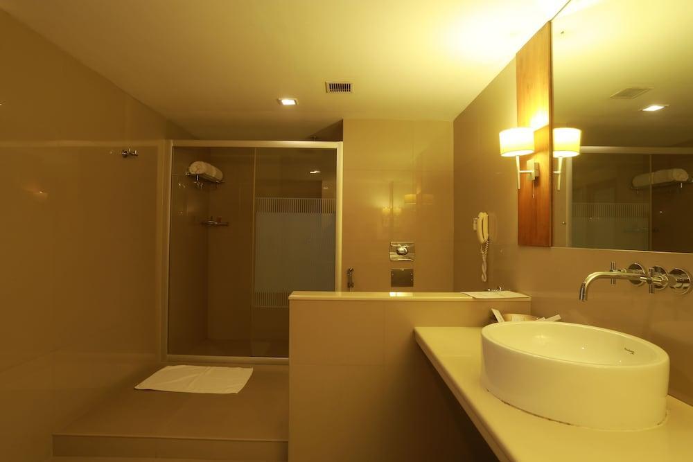 The Avenue Regent Hotel Kochi Buitenkant foto
