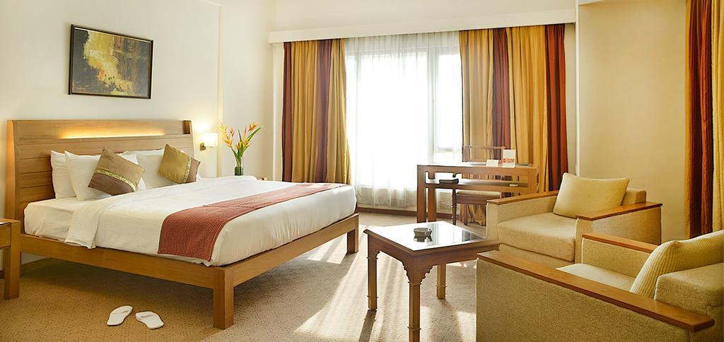 The Avenue Regent Hotel Kochi Buitenkant foto
